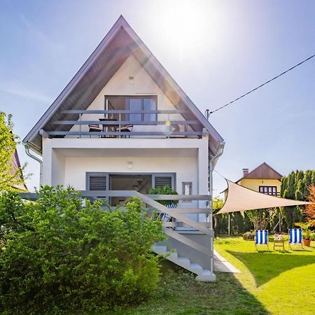 Villa Madarasz 5 Deluxe Vendeghaz Balatonalmádi Exterior foto